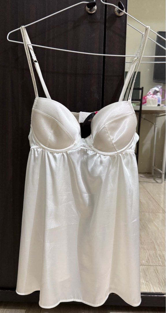 La Senza Lingerie Top (Category: Others Tops) located in General Trias. Submitted by mayiiiii (Listing ID 1369938814, Image 1). Description: ▫️ used only once during concert ▫️ comes with (unused) bottom ▫️ all gems still intact ▫️ best for 32-34A/B sized girlies ▫️ elegant, classy, and cool fabric ▫️ authentic la senza ▫️ originally priced at Php3,795, price posted still negotiable .