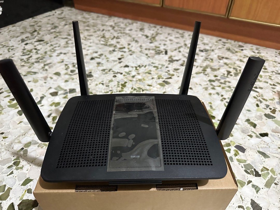 Linksys EA8100