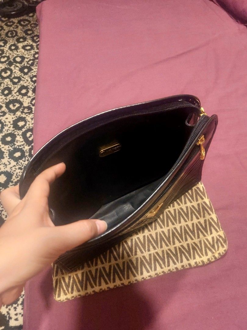 Mario Valentino Clutch Bag (Category: Clutches) located in Valenzuela. Submitted by trislndgn (Listing ID 1369949991, Image 2). Description: Declutter 💕 Like New With Dust Bag Send me your best offer 🥰.