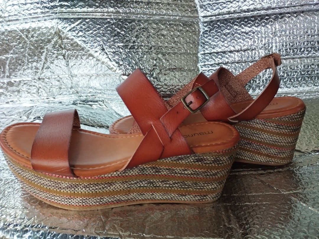 Maurice brown wedge sandals s6 (Category: Wedges) located in Quezon City. Submitted by animamundi14 (Listing ID 1369947274, Image 2). Description: Maurice's s6 brown wedge sandals slim fit.