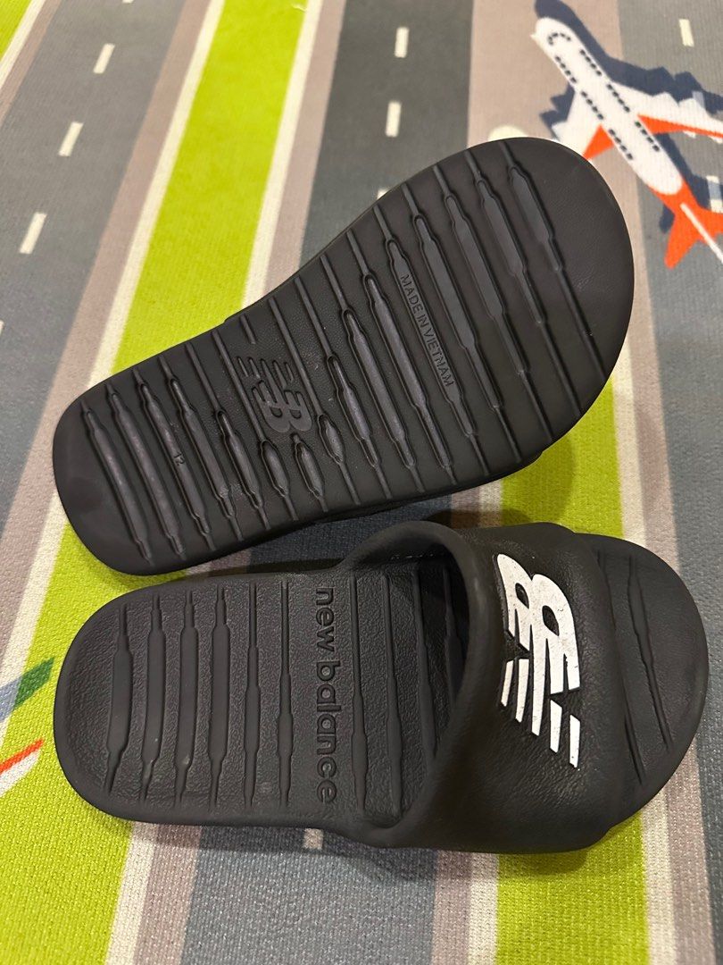 New Balance Slippers for Kids (Category: Babies & Kids Fashion) located in Cainta. Submitted by drips81 (Listing ID 1370023206, Image 3). Description: Size 12.
