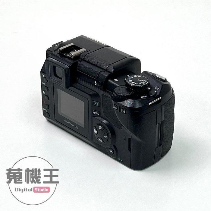 由 winson999888 (刊登 ID 1369971712，圖片 2) 提交，位於 台北市 (Taipei) 的 【蒐機王】Olympus E-300 單機身 快門數 : 4767次【可用舊3C折抵購買】D3867-3 (類別：相機)，說明：【商品貨號】D3867 【名稱】Olympus E-300 單機身 快門數 : 4767次 【顏色】黑色 【品相描述】防塵蓋脫落 【新舊程度】中古品 / 85%新 【保固狀態】店家責任保固七天 【配件說明】充電器、背帶、無盒裝 【NCC認證碼】N/A 【BSMI商檢字號】N/A 【賣場管理代碼】03，SA2 -------------------------------------- 【商品狀態分級說明】 ● 100%新 = 全新未拆封新品 ● 95%新 = 機況如新品一般 ● 90%新 = 僅些許使用小痕跡 ● 85%新 = 外觀有較明顯痕跡 ● 80%新 = 外觀較重的使用痕跡 ● 70%新 = 商品瑕疵或功能異常 ------------
