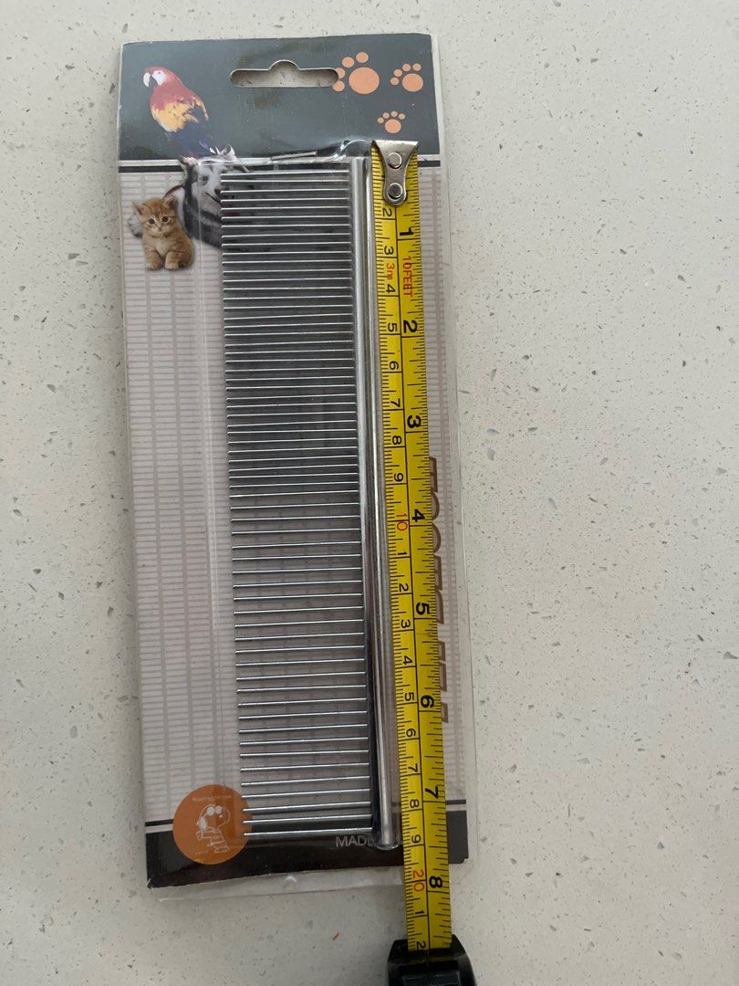 Pet comb large (Category: Homes & Other Pet Accessories) located in Singapore. Submitted by thenewhermits (Listing ID 1369955679, Image 2). Description: Comb is around 19cm with different gaps of the tooth, close to far apart.