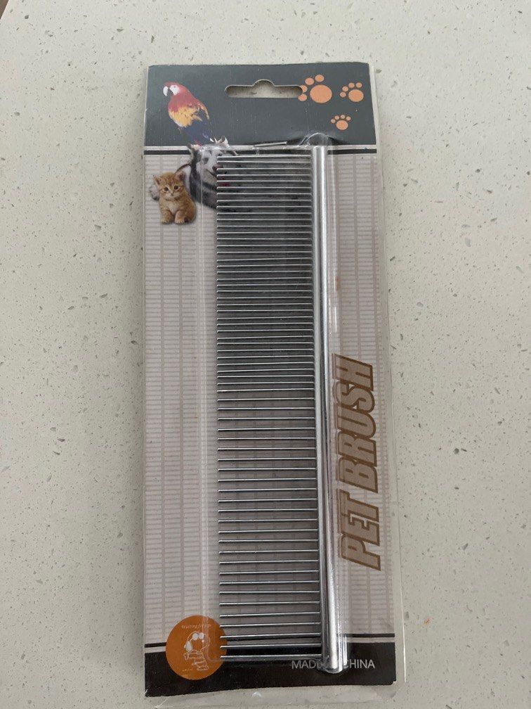 Pet comb large (Category: Homes & Other Pet Accessories) located in Singapore. Submitted by thenewhermits (Listing ID 1369955679, Image 1). Description: Comb is around 19cm with different gaps of the tooth, close to far apart.
