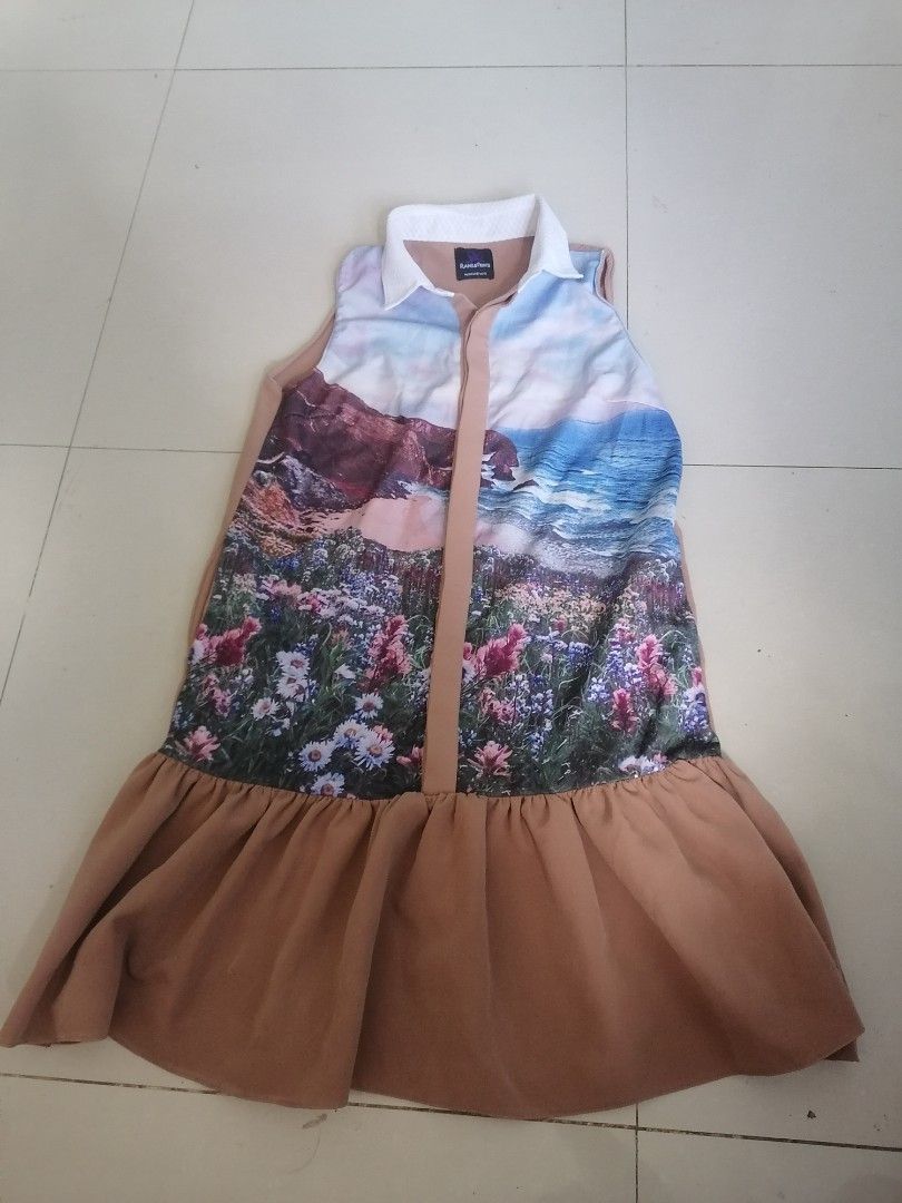 Plains and prints dress (Category: Dresses) located in Cabanatuan. Submitted by misshell26 (Listing ID 1369886143, Image 1). Description: In good condition.