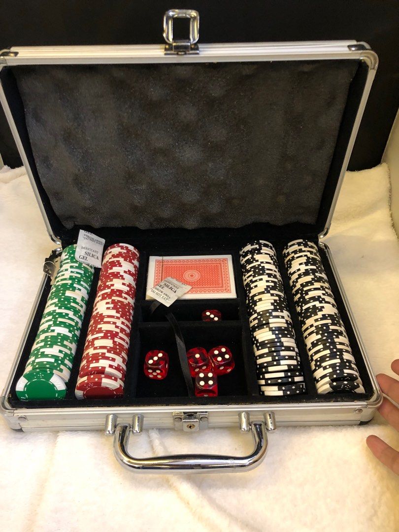 Poker set (Category: Board Games & Puzzles) located in Baguio. Submitted by nalyns_unique_finds (Listing ID 1370029834, Image 3). Description: .