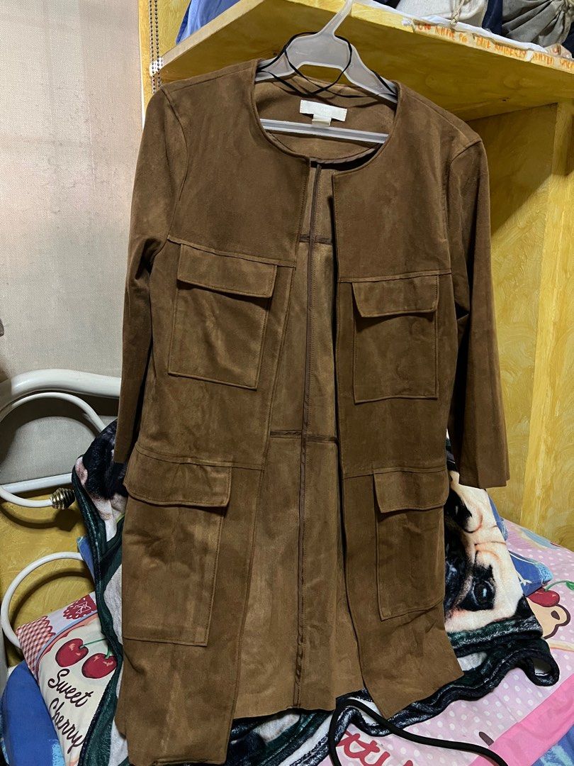 Preloved H&M coat (Category: Coats, Jackets and Outerwear) located in Quezon City. Submitted by cprmob (Listing ID 1369890681, Image 1). Description: Original Preloved Size 34.