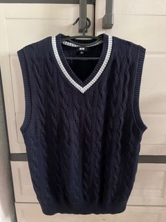 Preloved Uniqlo Cable V Neck Knitted Vest