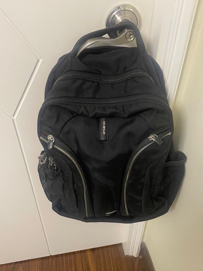Samsonite backpack （分類：背包）位於 Hong Kong。 由 menegosta60280105 提交（商品編號 1370000397，圖片 1）。簡介： Samsonite backpack well used 30$。