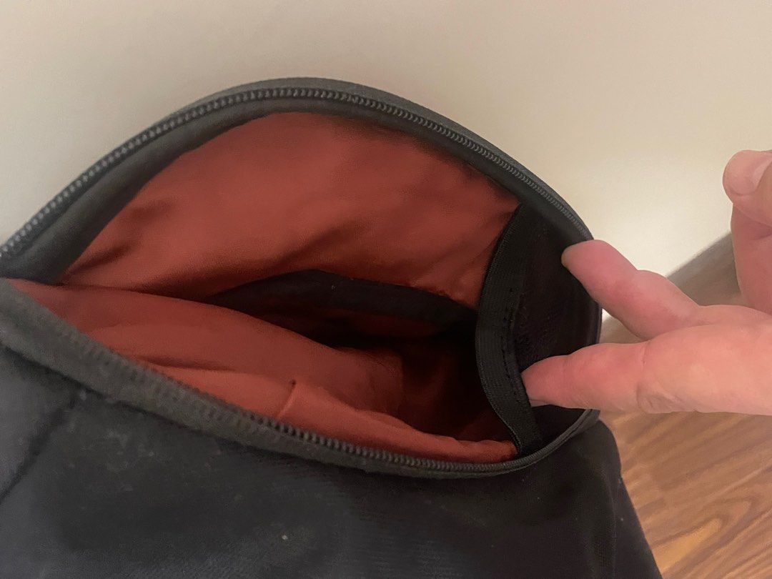 Samsonite backpack （分類：背包）位於 Hong Kong。 由 menegosta60280105 提交（商品編號 1370000397，圖片 2）。簡介： Samsonite backpack well used 30$。