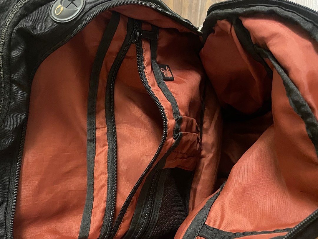 Samsonite backpack （分類：背包）位於 Hong Kong。 由 menegosta60280105 提交（商品編號 1370000397，圖片 5）。簡介： Samsonite backpack well used 30$。