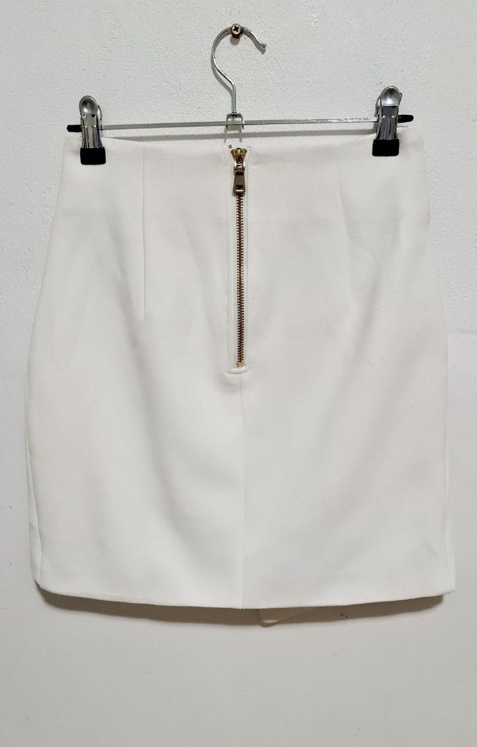 Sheike White Mini Skirt(Size 6) (Category: Women's Clothes) located in Sydney. Submitted by desirably (Listing ID 1370055336, Image 2). Description: Sheike White Mini Skirt(Size 6) for $20. Worn only once&in excellent condition. Super cute and versatile! Pick up from Marrickville. Pls feel free to check out my other listings..