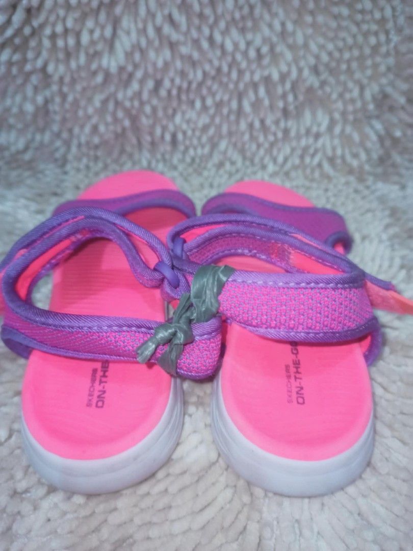 Sketchers foamies sandal (Category: Babies & Kids Fashion) located in Baguio. Submitted by bbagsht (Listing ID 1369911809, Image 3). Description: .