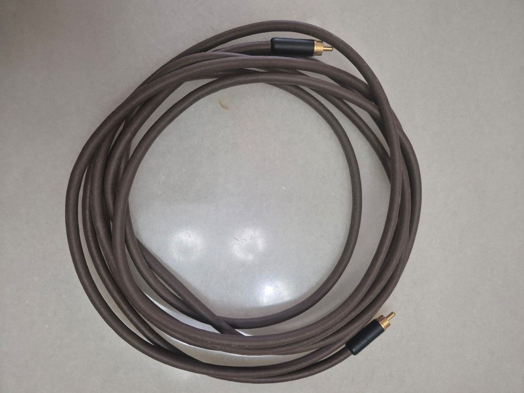 Sub woofer RCA cable. Belden 8402. 4M (Category: Other Audio Equipment) located in Singapore. Submitted by fortunemonkey (Listing ID 1369970569, Image 1). Description: Selling piece of subwoofer cable belden 8402 built by LHS. clarity and performance cable..4M length.