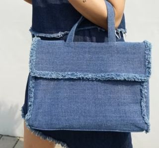 (Kategori: ) berada di . Dikirim oleh aprilcloset (ID iklan 1369948407, Gambar 1). Deskripsi: .