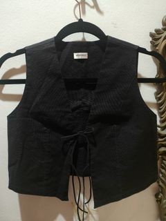 Tie Front - tailored vest in Black