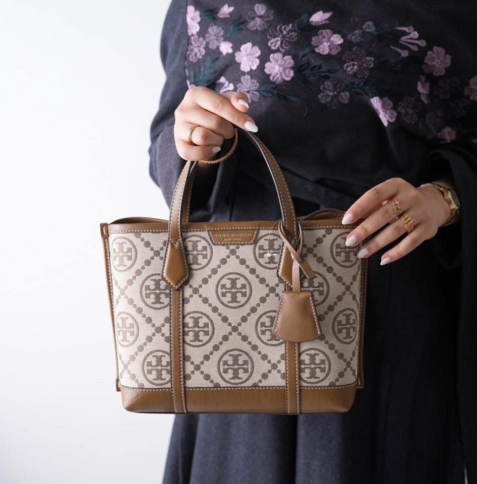 Tory Perry Small Tote Bag (Category: Luxury Bags & Wallets) located in Manila. Submitted by msddirectfactoryoutlet (Listing ID 1369908449, Image 1). Description: .