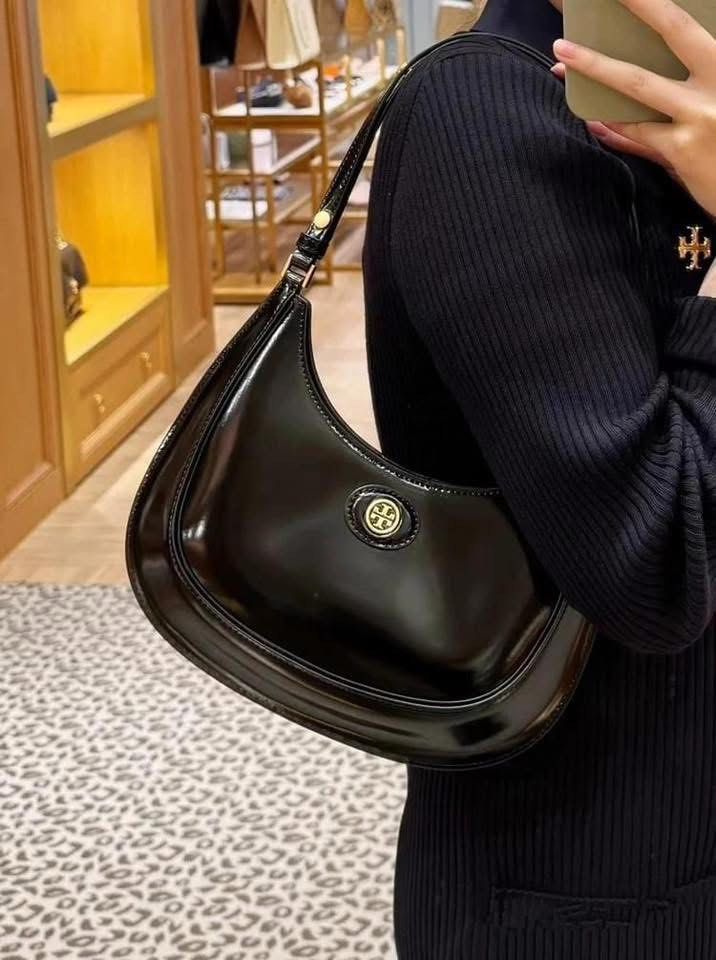 Tory Spazollato Hobo Bag (Category: Luxury Bags & Wallets) located in Manila. Submitted by msddirectfactoryoutlet (Listing ID 1370032548, Image 1). Description: .