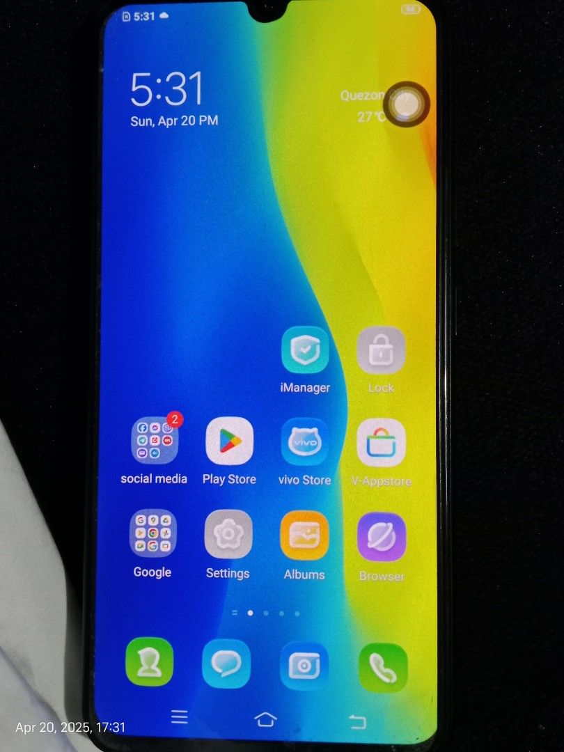 Vivo V11 6/64 original (Category: Vivo) located in Quezon City. Submitted by crizphil13 (Listing ID 1370057749, Image 3). Description: selling my preloved original Vivo V11 📌6gb ram/64gb rom android version 10 openline-any sim pwede 📌comes with orignal box only --No charger! -some scratches which is normal naman for 2nd hand phones.. palitin lang screen protector mura lang naman yun. -no history of repair 📌shipping via LBC shouldered by the bu