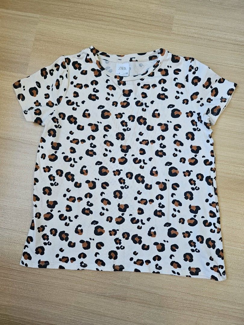 Zara t-shirt size 9 (Category: Babies & Kids Fashion) located in Cebu City. Submitted by memcy (Listing ID 1369897989, Image 1). Description: .