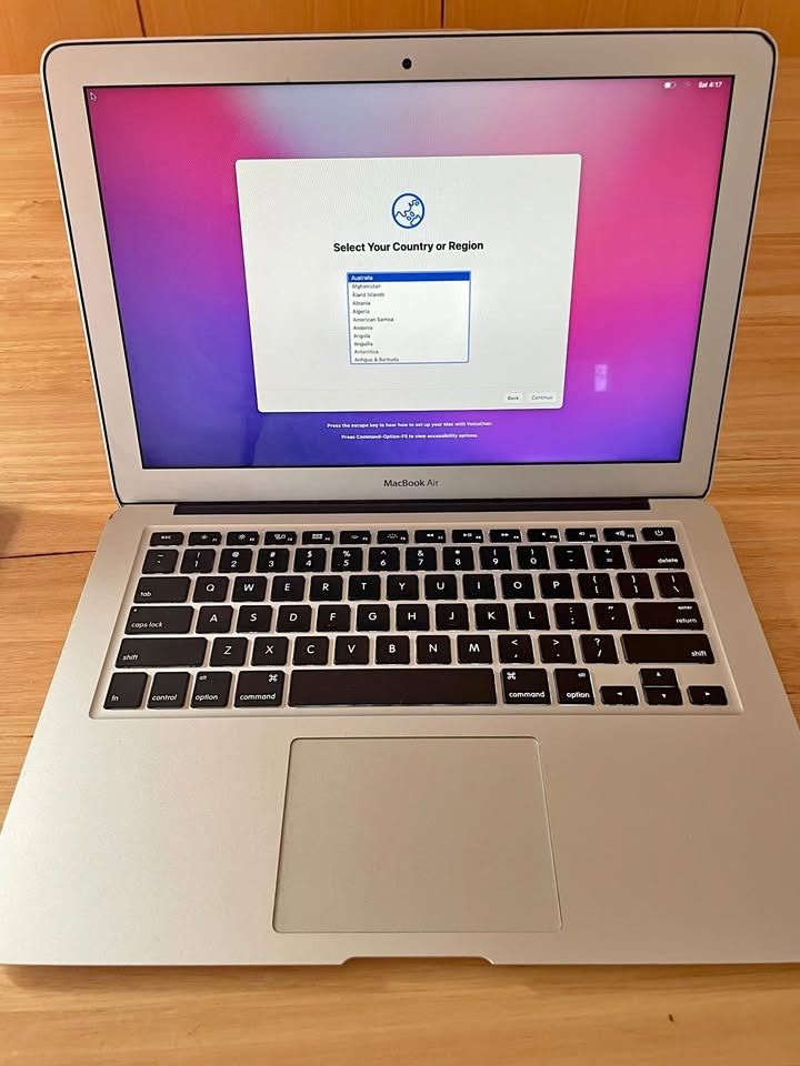 13-inch Macbook Air 2015 (Category: Laptops & Notebooks) located in Caloocan City. Submitted by berleenaub68373 (Listing ID 1366781613, Image 1). Description: 13.3" LED display (1440 x 900 resolution) Intel Core i5 processor 8GB RAM 256GB SSD storage Intel HD Graphics 6000 12+ hour battery life 2 USB 3.0 ports, Thunderbolt 2 port, SD card slot MagSafe 2 power connector.