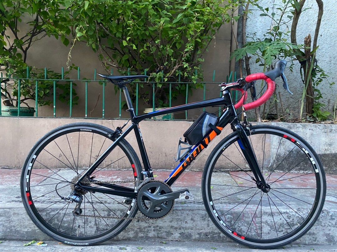 2017 Giant Contend 1 (Category: Bicycles) located in Bulacan. Submitted by Padmeph (Listing ID 1366862752, Image 1). Description: RFS: Upgrade Stock parts Frame: Aluminumt Suspension: Rigid Fork: Carbon Wheels: 700c Aluminum Drivetrain: 2 × 9 Groupset: Sora Frame size: Small.