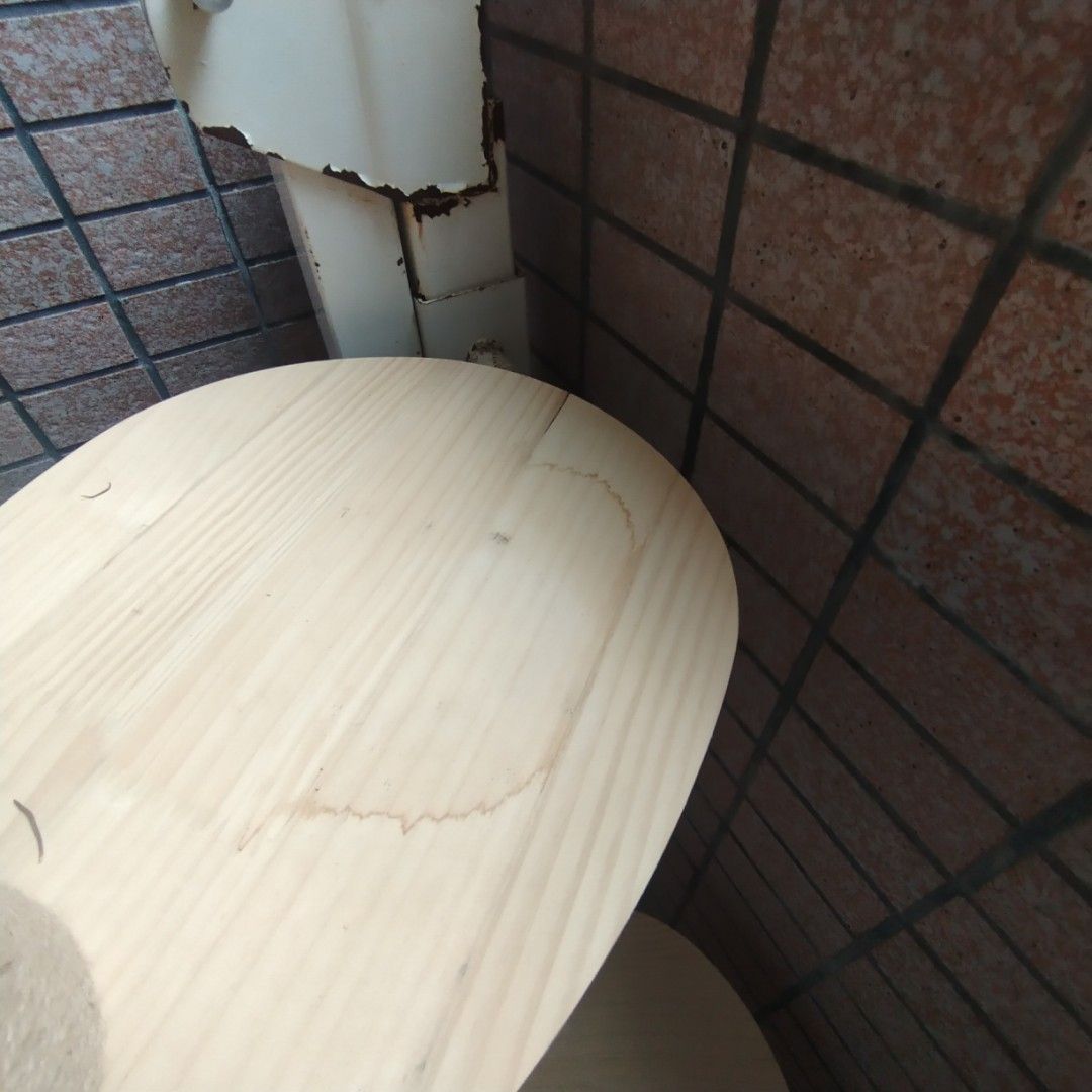 由 hhwww (刊登 ID 1366882948，圖片 3) 提交，位於 台北市 (Taipei) 的 頂天立地直立式貓跳台 (類別：寵物及其他)，說明：我的貓不喜歡沒上去過 之前有在其中一片木板上放盆栽所以有水漬痕跡，這片木板前端有一點裂紋是買來就這樣了 地板長寬40×40公分 高226公分以下都可以用。