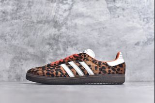 (Category: ) located in . Submitted by Outlet.Sneakers (Listing ID 1366738390, Image 1). Description: .