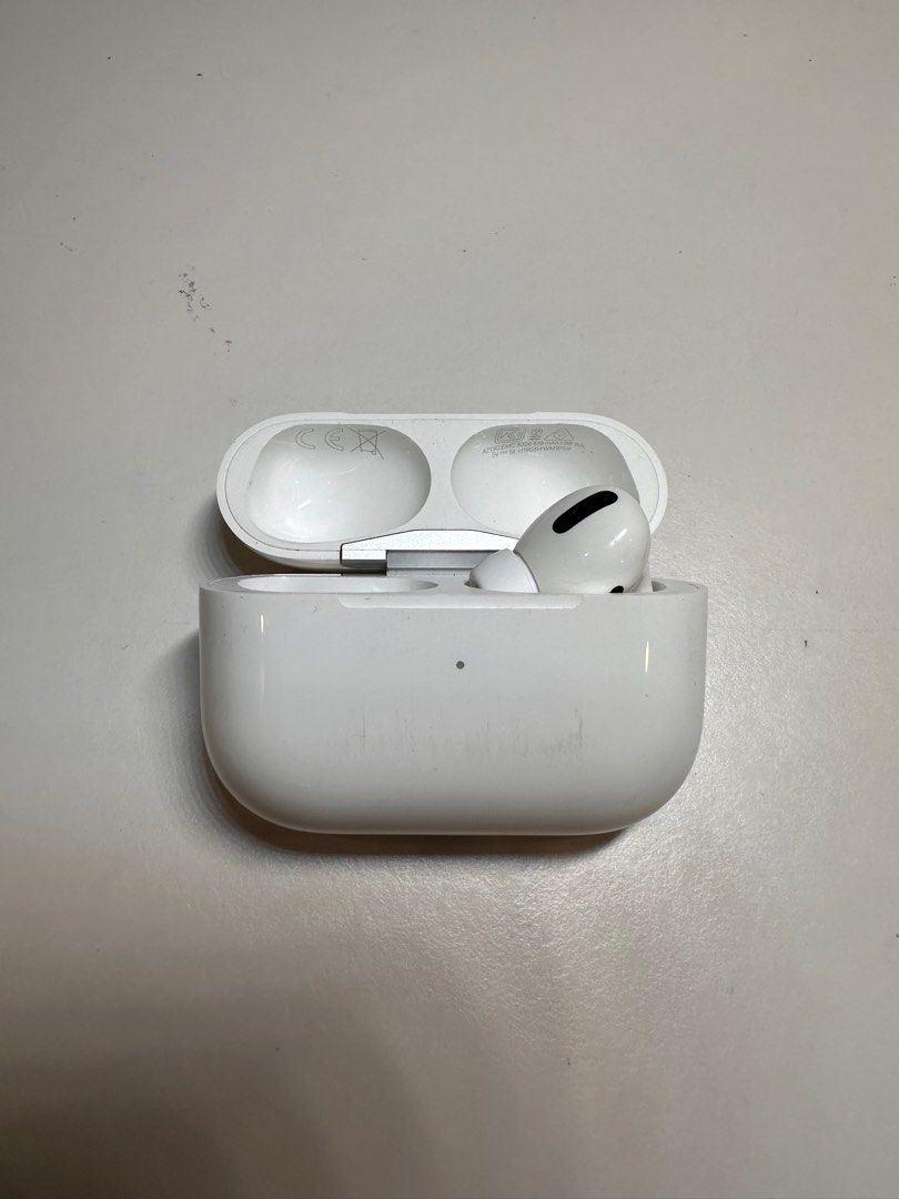 (Magsafe Version) Apple Airpods Pro Gen 1 Missing Left side (Category: Earphones) located in Singapore. Submitted by yizuuuu (Listing ID 1366880036, Image 1). Description: Mostly Kept in storage and relatively unused for about a year Lost the left side in school campus 100% Authentic Can verify with anyway Icloud Find my can be clean unlinked Fully Functional Welcome to test before purchasing Comes with 1x Magsafe Charging Case 1x Apple airpod pr
