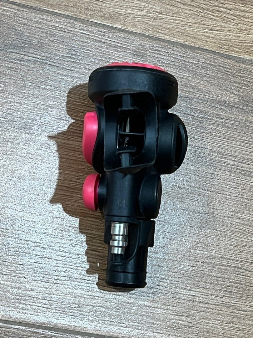 Atomic Aquatics SS1 manual inflator scuba regulator (Category: Other Sports Equipment and Supplies) located in Quezon City. Submitted by inonfan (Listing ID 1366894284, Image 2). Description: Both a Manual Inflator for the BCD and a SCUBA regulator allowing smooth breathing underwater because of the patented Atomic Aquatics Seat Saving Orifice. The SS1 is the highest quality and most reliable inflator/regulator available. Large buttons make pneum