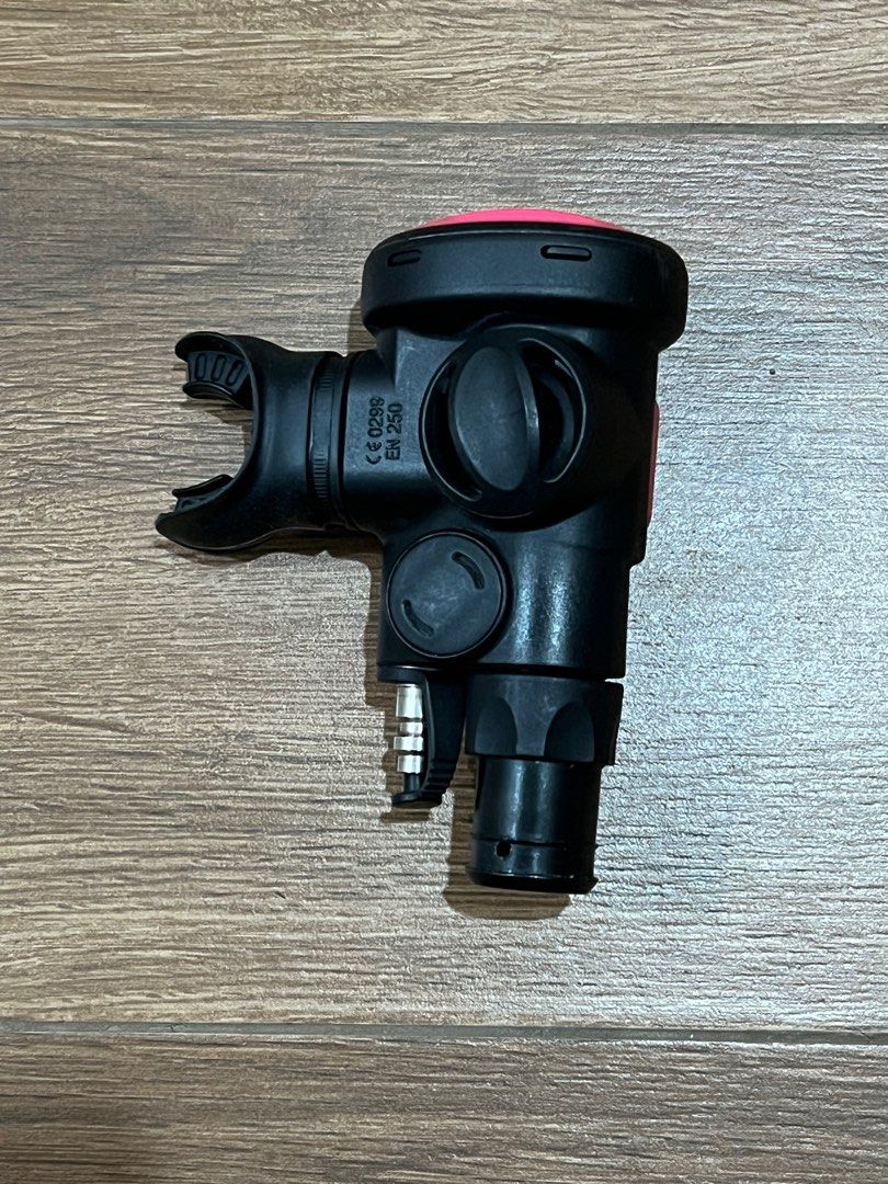 Atomic Aquatics SS1 manual inflator scuba regulator (Category: Other Sports Equipment and Supplies) located in Quezon City. Submitted by inonfan (Listing ID 1366894284, Image 3). Description: Both a Manual Inflator for the BCD and a SCUBA regulator allowing smooth breathing underwater because of the patented Atomic Aquatics Seat Saving Orifice. The SS1 is the highest quality and most reliable inflator/regulator available. Large buttons make pneum