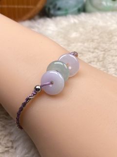 🦋Hong Kong🇭🇰 in stock🛍  
🎊Suitable for: Newborn babies, adult wrist and ankle bracelets  
📚Natural Burmese jadeite: Beautiful 😍 Ice Fu Lu Shou平安扣 adjustable wrist bracelet  
📏Size: approx. 12.2*thick 3mm  
📝Certificate代办 Hong Kong Kowloon Jade Jewelry Authentication Certificate63004053318145110