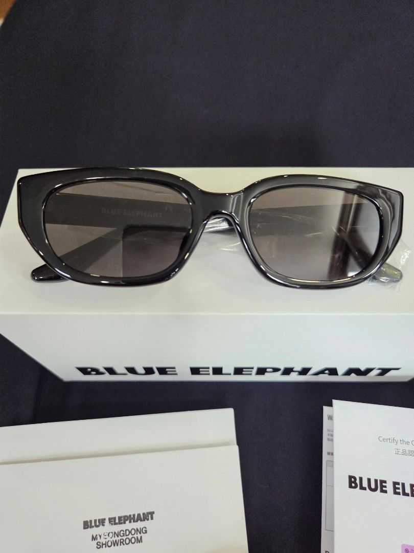 Blue Elephant Smize Black (Category: Sunglasses & Eyewear) located in Pasig City. Submitted by jdctec (Listing ID 1366765179, Image 1). Description: bought in Korea never been used, complete package.