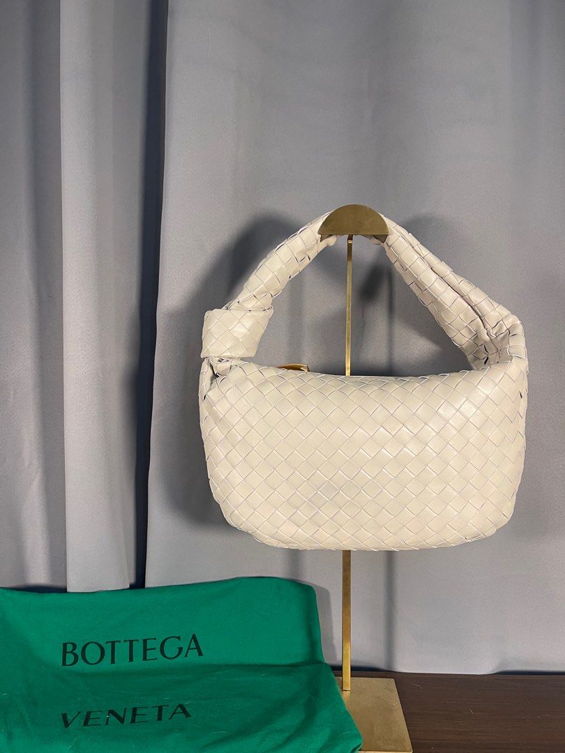 BOTTEGA VENETA JODIE (Category: Luxury Bags & Wallets) located in Pasig City. Submitted by mr018 (Listing ID 1366826521, Image 1). Description: Preloved BOTTEGA VENETA JODIE BAG 🤍 - White - with dustbag - no flaws -refurbished - great condition 20k only Pasig/taytay loc Can do meet up or deliver via lalamove/lbc.
