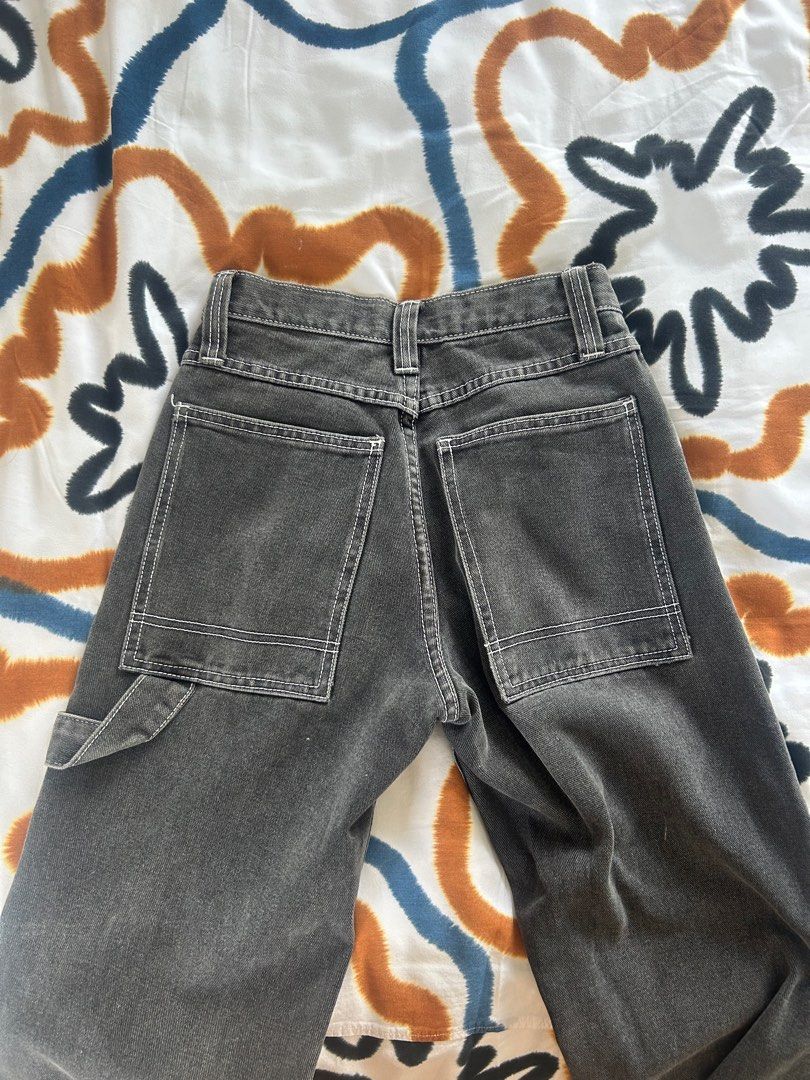 Brandy Melville Gray Crispina Jeans (Category: Jeans) located in Pasig City. Submitted by squeakym0use_ (Listing ID 1366770034, Image 2). Description: will fit size 26” waist when worn high waisted or smaller if you don’t mind a mid rise fit really hq, & barely worn! such a staple pair to have in your wardrobe dm me for ww photos.