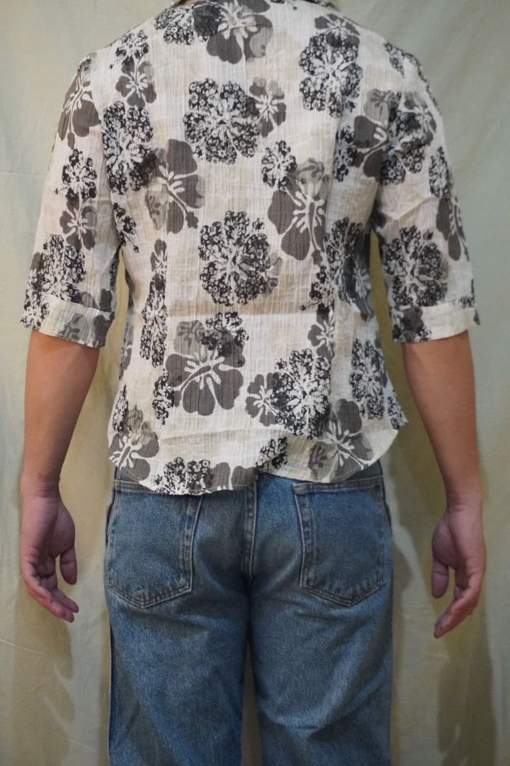 Green Hawaiian Shirt (Category: Shirts) located in Quezon City. Submitted by rygba (Listing ID 1366846745, Image 3). Description: 📌 Please manage your expectations 📌 Payment first before shipping of item 📌 Shipment will be available next day after purchase (might change on some conditions). 📌 Posted price is final, no lowballers Green Hawaiian Shirt 💵 Price: ₱300 ⏲️ Measurements Width: 20.5in Length: 25in Model: 5'6ft/64kg Male ⚠ Defects/Not
