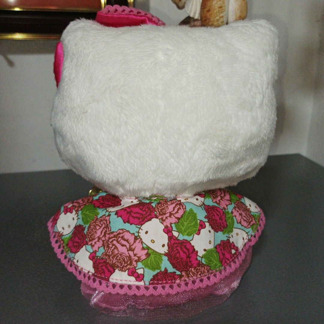 Hello Kitty Pink Crabtree & Evelyn Plush (Category: Plushies & Soft Toys) located in Mapandan. Submitted by xxrdstffsxx (Listing ID 1366821796, Image 2). Description: .