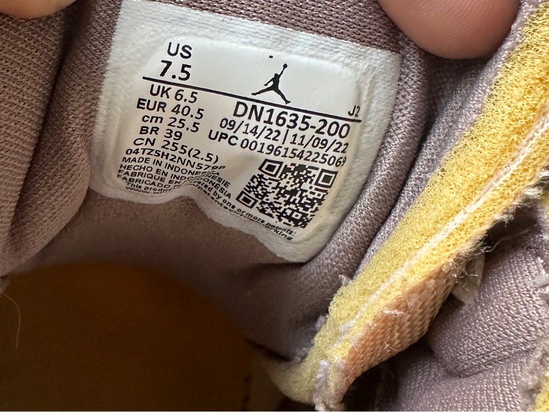 Jordan 1 Size 7.5 Mens (Category: Sneakers) located in Makati City. Submitted by mwonder (Listing ID 1366814983, Image 2). Description: Jordan 1 Size 7.5 Mens Bought in Japan Used a few times 9/10 condition Selling for P2K RFS: Decluttering Location: Makati.