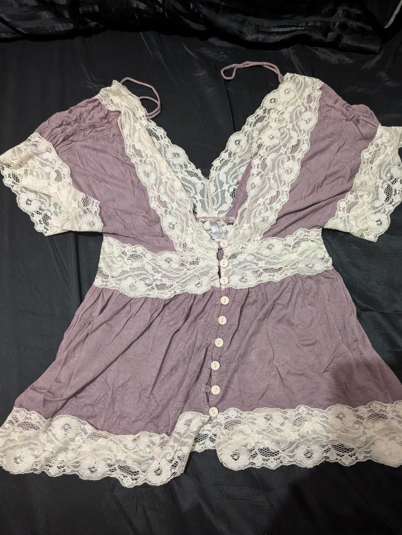 Low neckline bottoms down top (Category: Others Tops) located in Imus. Submitted by kmoort (Listing ID 1366735884, Image 1). Description: medium lace and cotton material no photos when worn color may vary due to light conditions sf not included.