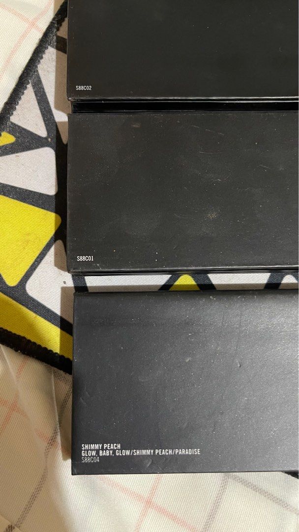 Mac Highlighter BUNDLE (Category: Makeup) located in Quezon City. Submitted by timmytheninja (Listing ID 1366890127, Image 2). Description: Selling as BUNDLE. Kept almost not used. Past manuf date but still good since pressed powder..