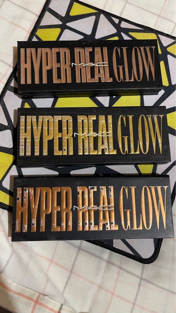 Mac Highlighter BUNDLE (Category: Makeup) located in Quezon City. Submitted by timmytheninja (Listing ID 1366890127, Image 1). Description: Selling as BUNDLE. Kept almost not used. Past manuf date but still good since pressed powder..