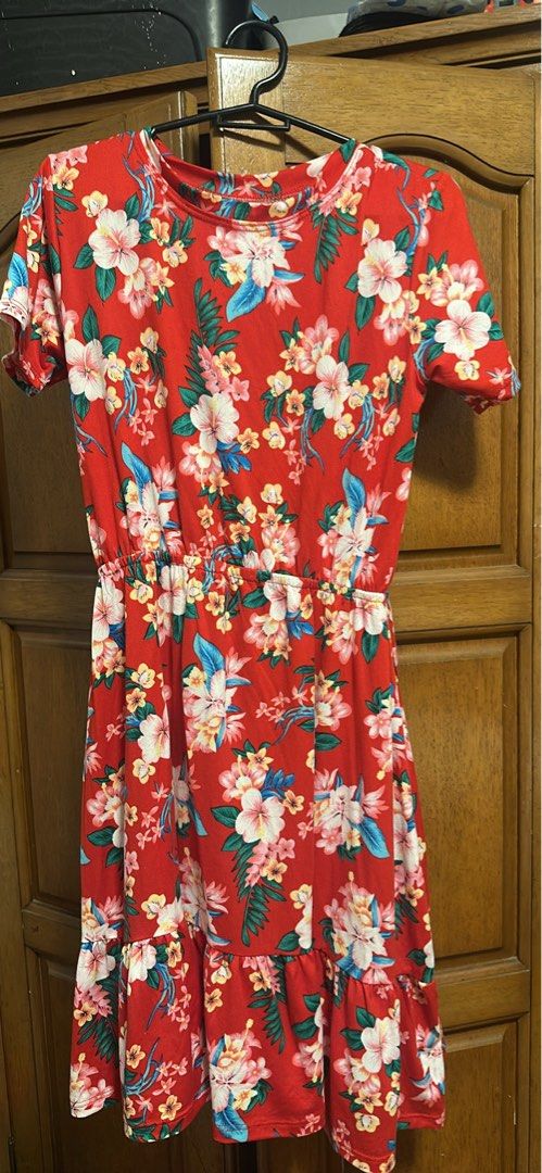 Preloved Dress and Tops (Category: Dresses) located in Cavite. Submitted by megspan (Listing ID 1366879678, Image 2). Description: For sale preloved clothes Blue tops-200 Floral dress -100 Maong dress- 150 (kulang ng isang butones) Yellow dress- 100 Pink blouse- 50 Polo dress- 50 Green polo- 50 .