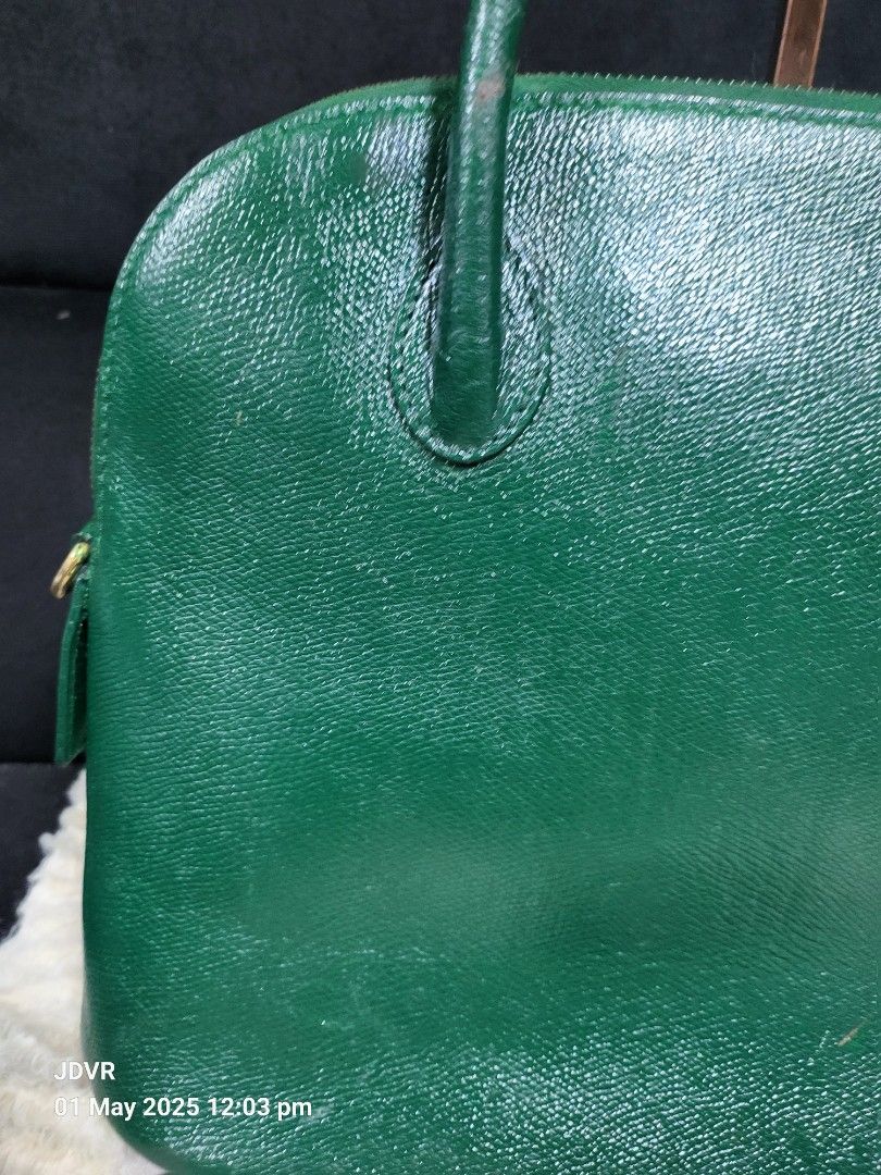 Preloved Original Celine Project Bag (Category: Luxury Bags & Wallets) located in Pasig City. Submitted by iba_by_jane (Listing ID 1366791639, Image 3). Description: Preloved original Project bag repainted pa repaint nio na lang po. 2way bag as is po yan Ibebenta.