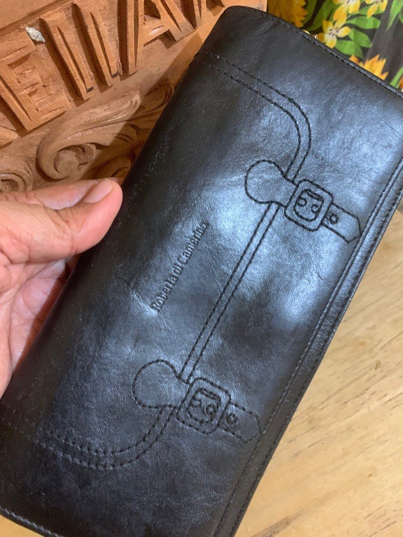 Roberta di Camerino Black Wallet (Category: Wallets & Card holders) located in Batangas. Submitted by roams (Listing ID 1366865557, Image 3). Description: Nice in actual Slightly used Mesyo mahaba sa standard long wallet Wrislet wallet Just pm😊.