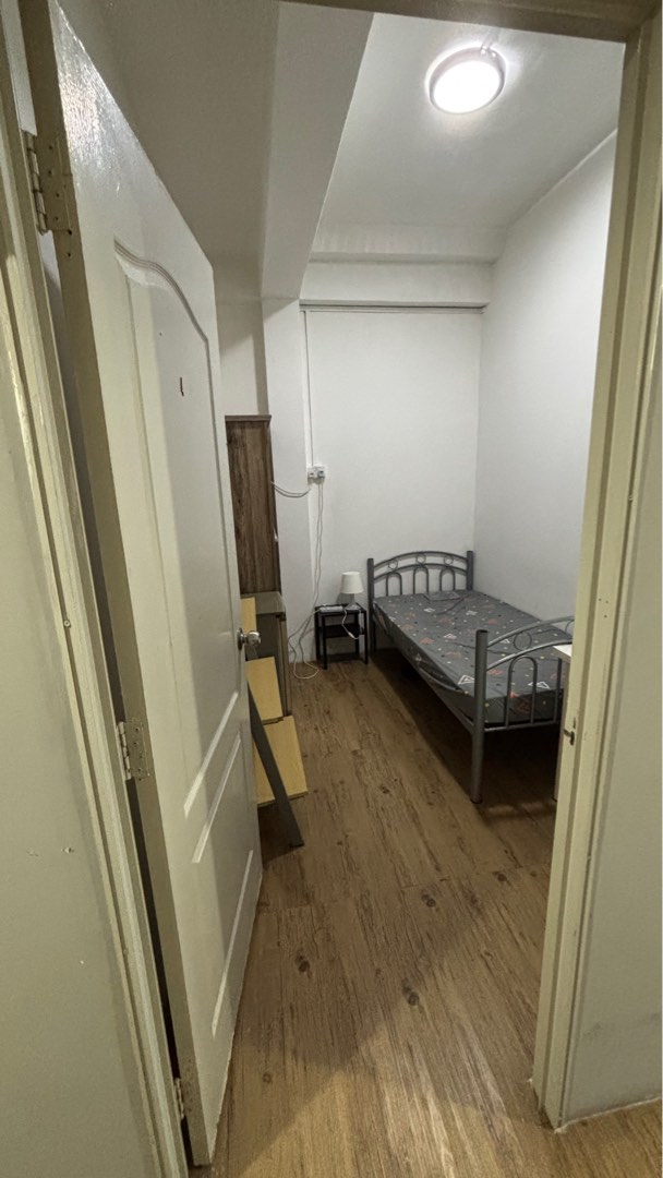 (Category: ) located in . Submitted by ideal_home_chewy (Listing ID 1366771741, Image 1). Description: .