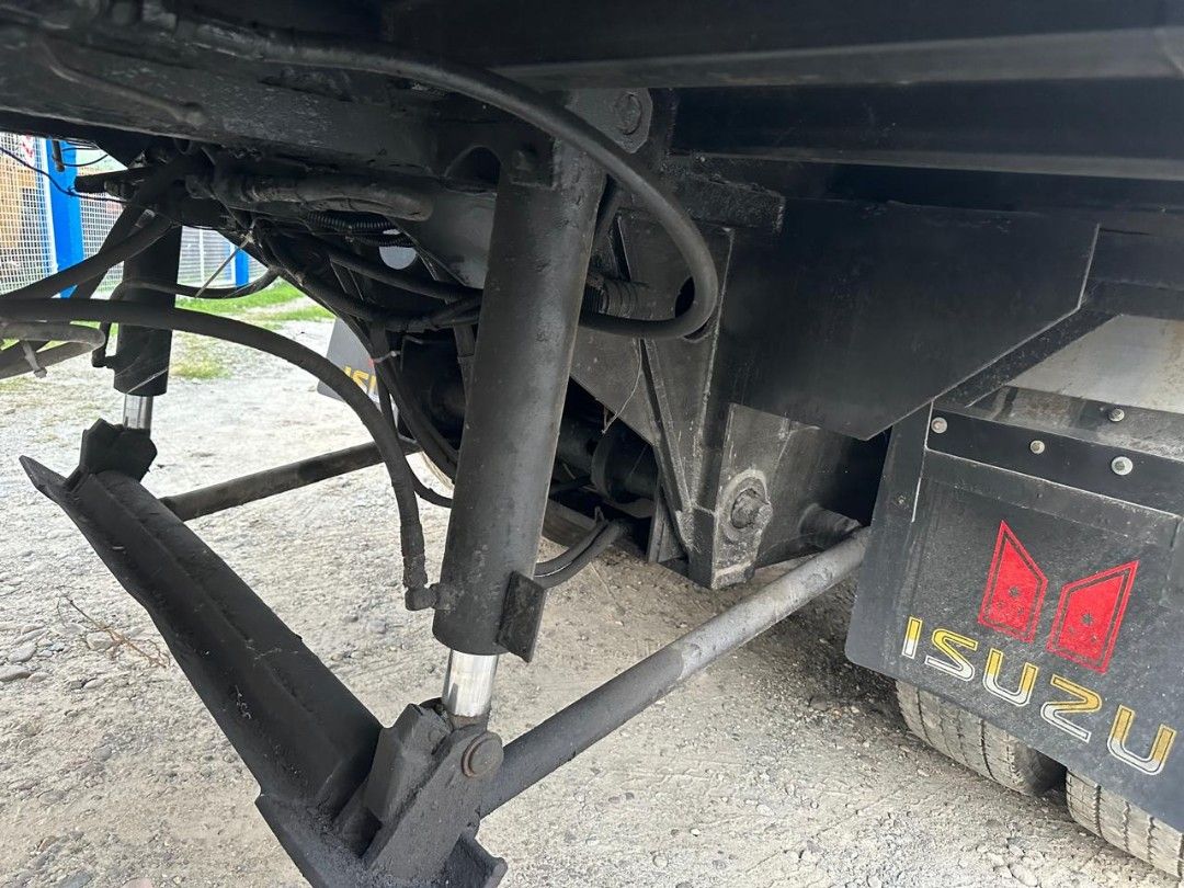 Self loader Isuzu giga 10pd1 10 wheelers (Category: Heavy Vehicles) located in Manila. Submitted by samansubic (Listing ID 1366823094, Image 3). Description: japan surplus 10pd1 10 wheelers Location Osaka subic international Inc jasa road Purok 2 Concepcion Lubao Pampanga 09199977999 09177799955.