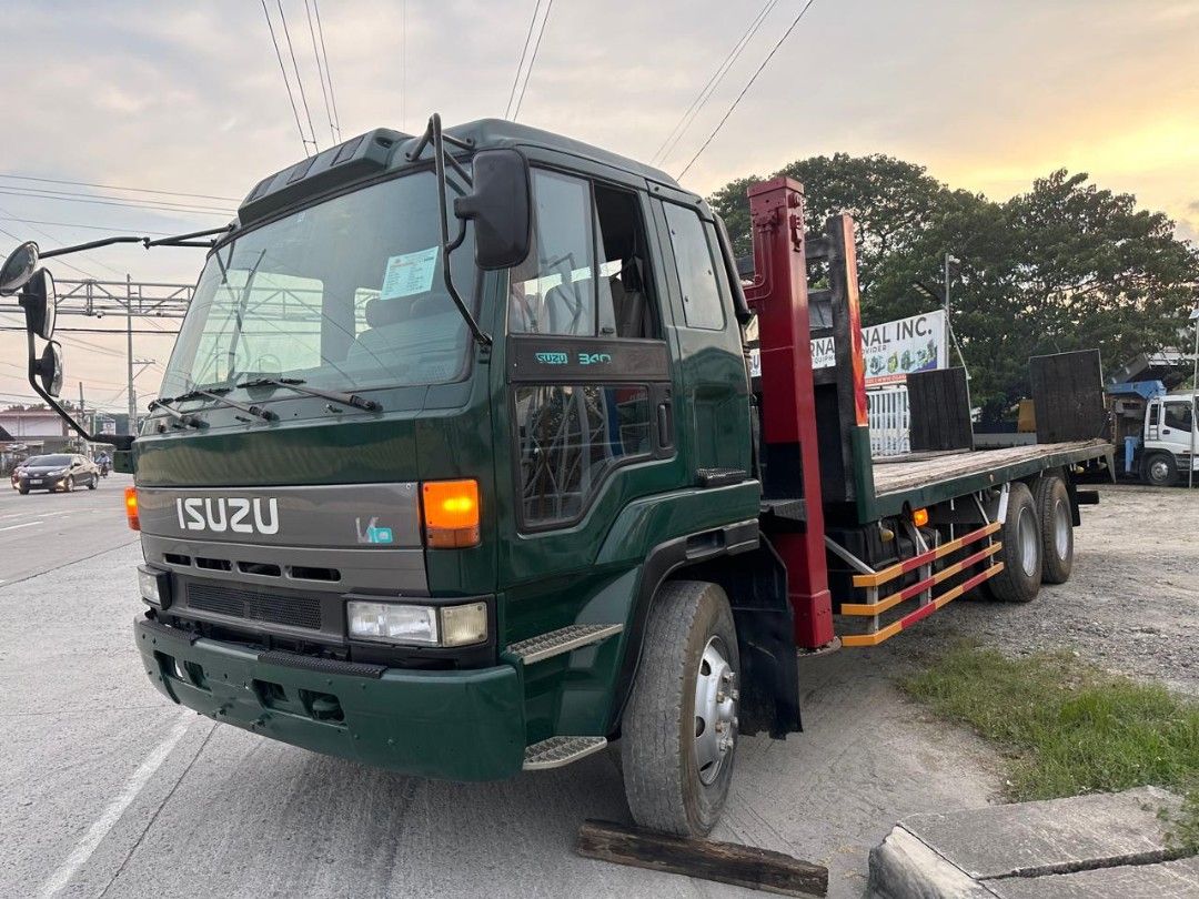 Self loader Isuzu giga 10pd1 10 wheelers (Category: Heavy Vehicles) located in Manila. Submitted by samansubic (Listing ID 1366823094, Image 1). Description: japan surplus 10pd1 10 wheelers Location Osaka subic international Inc jasa road Purok 2 Concepcion Lubao Pampanga 09199977999 09177799955.