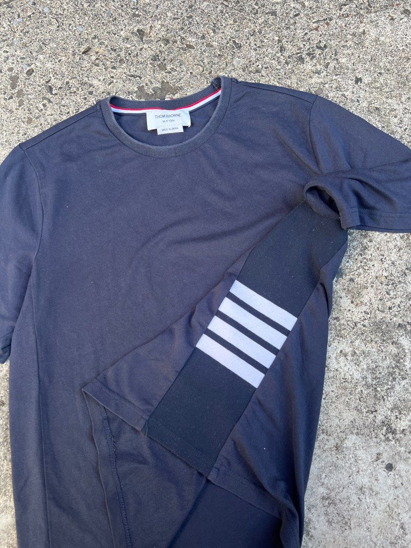 THOM BROWNE SIDE FOUR BAR SHIRT (Category: Luxury Apparel) located in Baguio. Submitted by hiswardr0be (Listing ID 1366740200, Image 2). Description: SMALL (20x25) EXCELLENT CONDITION.