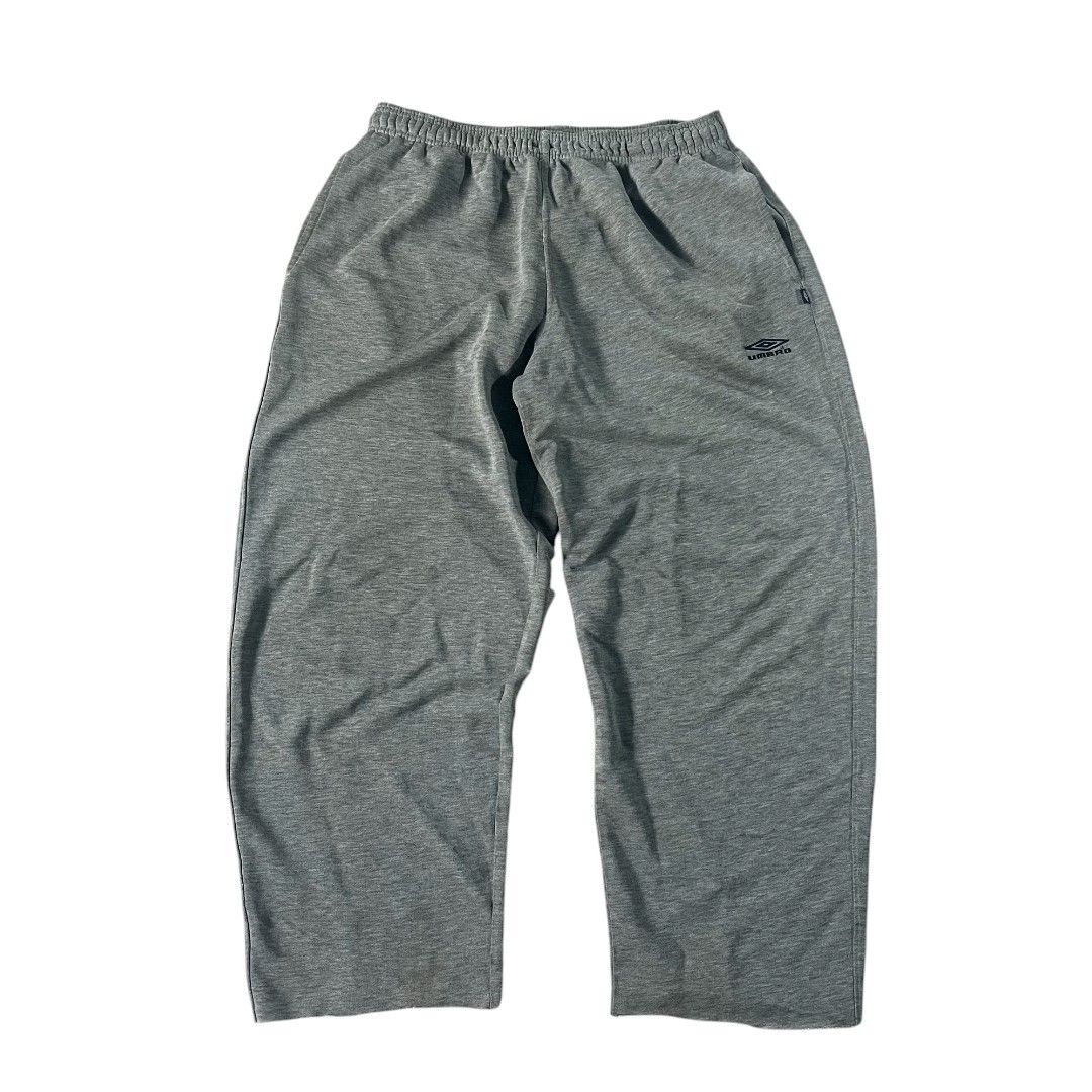 Umbro Baggy Sweats (Category: Joggers) located in Sison. Submitted by shoot.your.offer (Listing ID 1366855989, Image 2). Description: Umbro Baggy Sweats Excellent Condition 35" waist 39" length 9.5" leg opening.