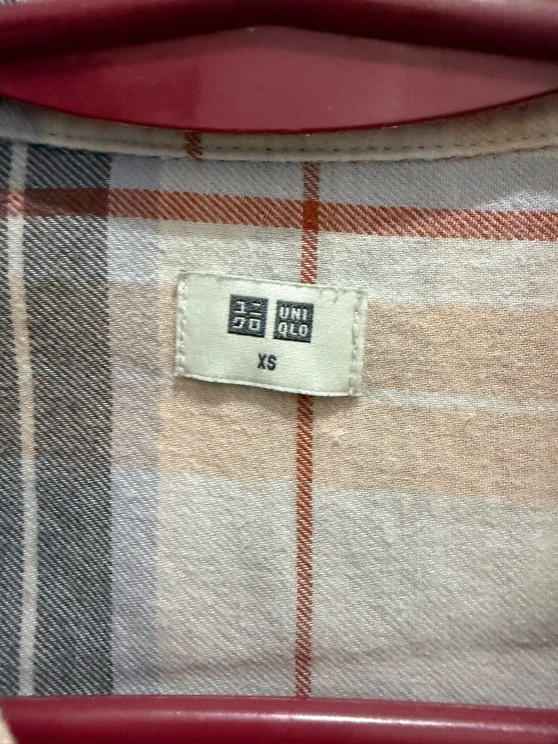 Uniqlo Longsleeves Size XS (Category: Longsleeves) located in Tiaong. Submitted by oeuvre_ (Listing ID 1366908989, Image 2). Description: RFS: Decluttering.